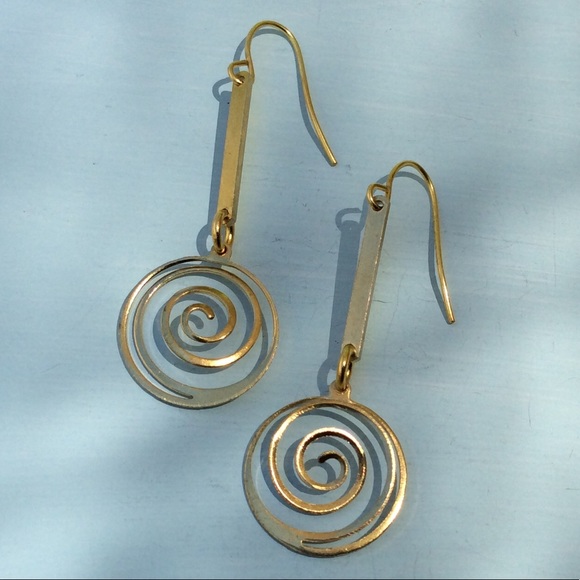 New Gold plated Earrings - Picture 6 of 7